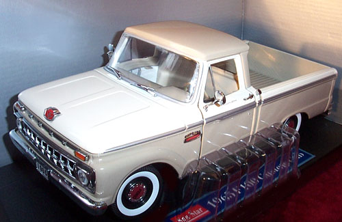 1965 Ford F100 Twin I-Beam - White w/ Tan (SunStar) 1/18