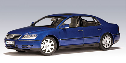 2002 Volkswagen Phaeton - Blue Pearl (AUTOart) 1/18