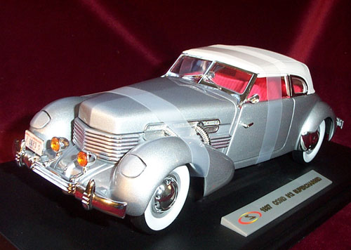 1937 Cord 812 Supercharged - Silver (Signature) 1/18