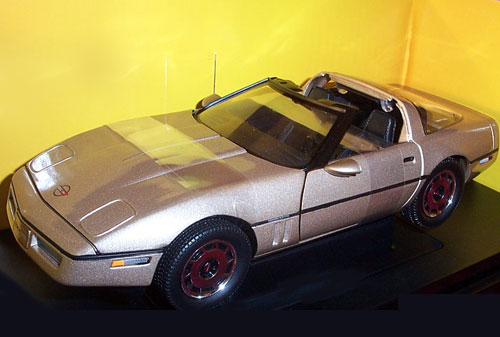 1984 Chevrolet Corvette Coupe - Metallic Gold (Ertl) 1/18