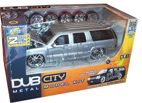 Chevy Suburban Kit - Silver (DUB City) 1/24