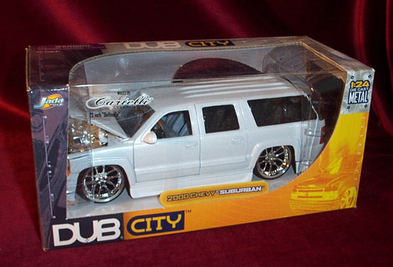 Chevy Suburban - White (DUB City) 1/24