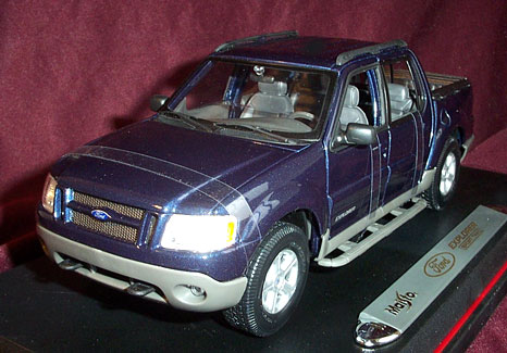 2000 Ford Explorer Sport Trac - Blue (Maisto) 1/18
