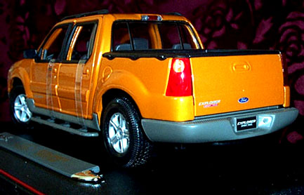 2000 Ford Explorer Sport Trac - Gold (Maisto)