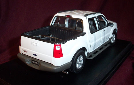 2000 Ford Explorer Sport Trac - White (Maisto)