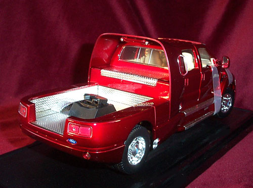 2001 Ford F-650 Super Crewzer - Red (YatMing) 1/24