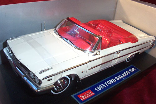1963 Ford Galaxie 500 Open Convertible - White (Sun Star) 1/18