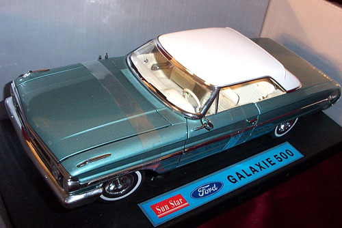 1964 Ford Galaxie 500 Hard Top - Dynasty Green (Sun Star) 1/18