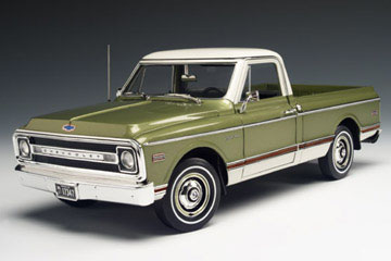 1969 Chevrolet C10 350 V-8 Shortbox Pickup Truck - Green Metallic / White (Highway 61) 1/18