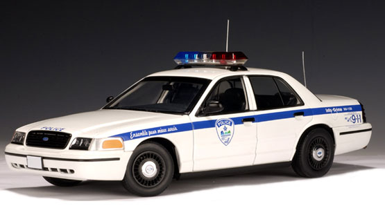1999 Ford Crown Victoria P71 - Montreal Police Interceptor (AUTOart) 1/18