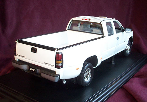 2000 Chevy Silverado 3500 Dually - White (Anson) 1/18