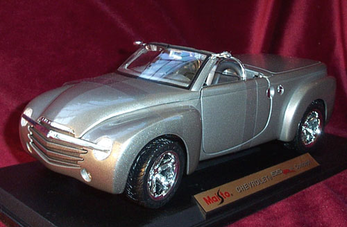 2000 Chevrolet SSR Concept - Silver (Maisto) 1/18