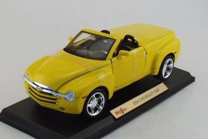 2004 Chevrolet SSR - Yellow (Maisto) 1/18