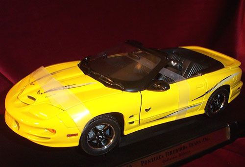 2002 Pontiac Firebird Trans Am Collector Edition - Yellow (Yat Ming) 1/18