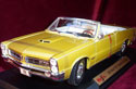 1965 Pontiac GTO Convertible Hurst Edition - Gold (Maisto) 1/18