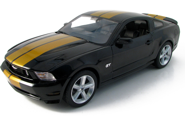 2010 Ford Mustang GT - Black w/ Gold *Limited* (Greenlight) 1