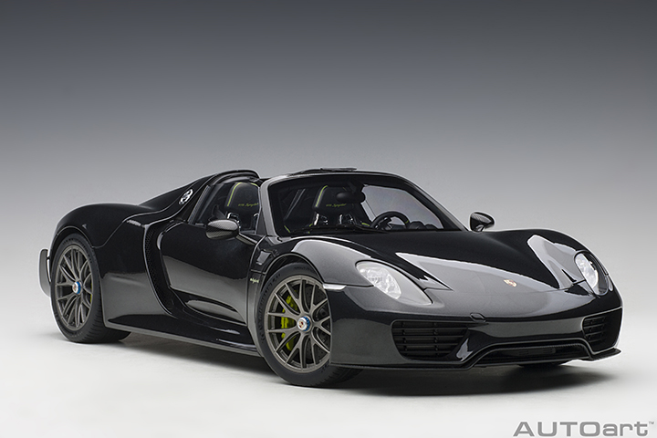 Porsche 918 Spyder Weissach Package (AUTOart) 1/12