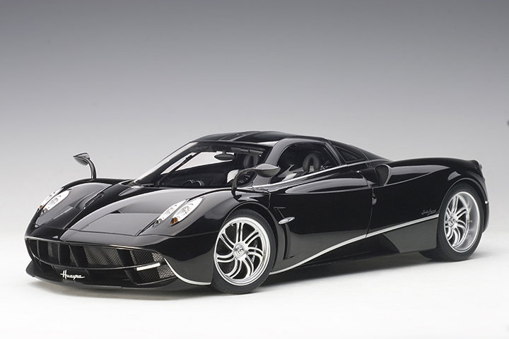 Pagani Huayra (gloss Black & Silver Stripes W/silv (AUTOart) 1/12
