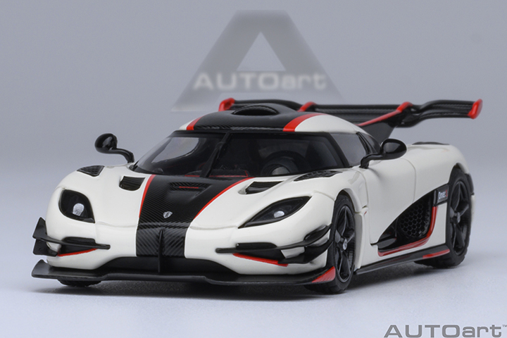 Koenigsegg One : 1 (pebble White/carbon Black /red (AUTOart) 1/18