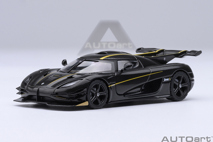 Koenigsegg One : 1 (clear Carbon Fiber/gold Stripe (AUTOart) 1/18