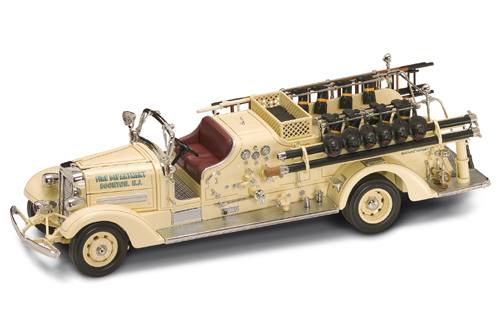 1938 Ahrens-Fox VC Fire Engine (YatMing) 1/24