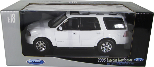 2005 Lincoln Navigator - White (Welly) 1/18