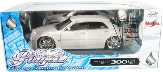 2005 Chrysler 300C Hemi - White (Maisto Playerz) 1/18