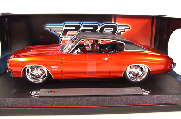 1971 Chevy Chevelle SS454 - Red w/ Vinyl Top (Maisto Pro Rodz) 1/18