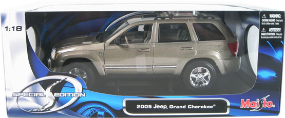 2005 Jeep Grand Cherokee - Metallic Khaki (Maisto) 1/18