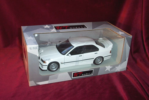 1996 BMW 318is - White (UT Models) 1/18