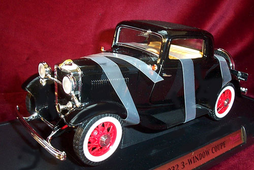 1932 Ford 3-Window Coupe - Black (YatMing) 1/18