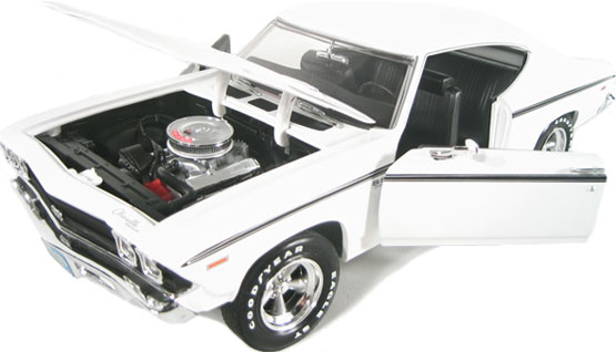 1969 Chevrolet Chevelle SS 396 - White w/ Black Interior (Ertl) 1/18