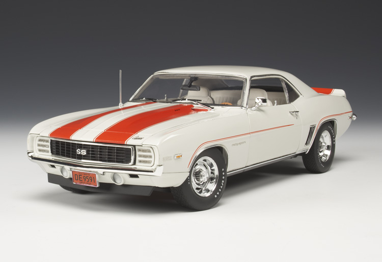 1969 Chevy Camaro RS/SS Z10 - White w/ Orange (Highway 61) 1/18