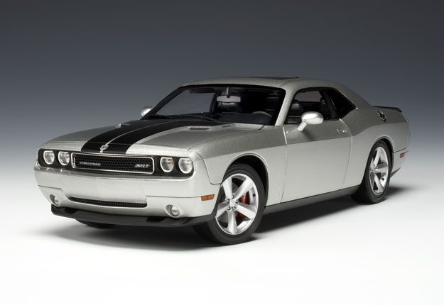 Dodge Challenger SRT8 - Bright Silver Metallic (Highway 61) 1/18