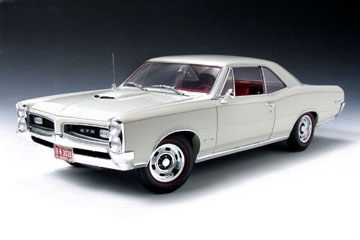 1966 Pontiac GTO - Cameo White (Highway 61) 1/18