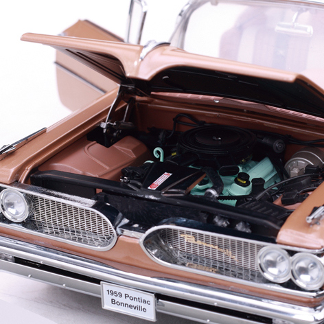 1959 Pontiac Bonneville Hardtop - Cameo Ivory / Canyon Copper (SunStar Platium) 1/18