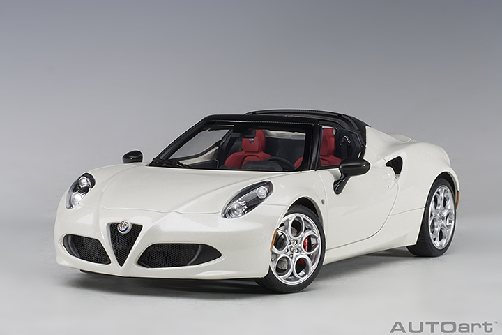 Alfa Romeo 4C Spider - Bianco Trofeo/white (AUTOart) 1/18