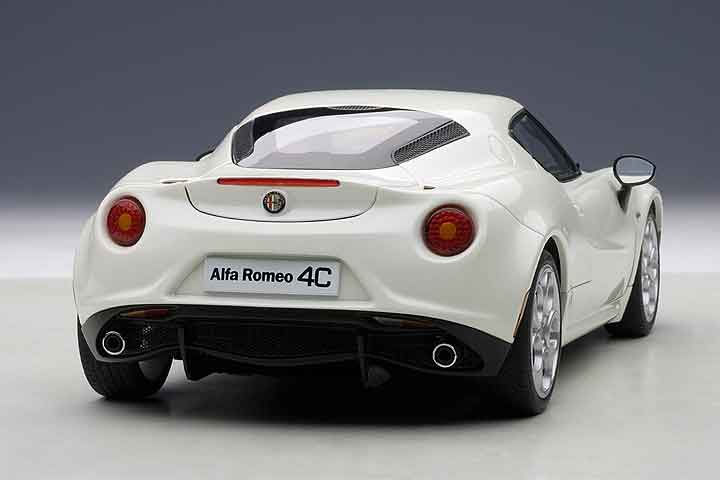 Alfa Romeo 4C - Pearl White (AUTOart) 1/18