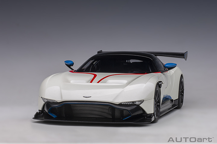 Aston Martin Vulcan (stratus White w/ Blue Stripes (AUTOart) 1/18