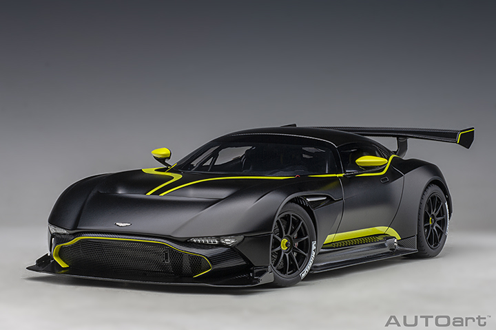 Aston Martin Vulcan (matt Black w/ Lime Green Stri (AUTOart) 1/18