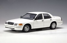 Ford Crown Victoria Police Car - Plain White (AUTOart) 1/18