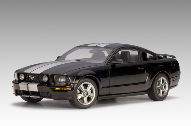 2005 Ford Mustang GT Production Car - Black (AUTOart) 1/18