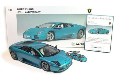2001 Lamborghini Murcielago 40th Anniversary Edition w/ Key Chain & Cover (AUTOart) 1/18
