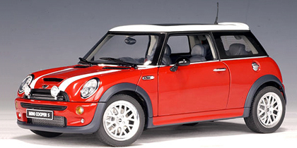 2002 Mini Cooper S - Options Kit Version w/ Spotlights and New Wheels (AUTOart) 1/18