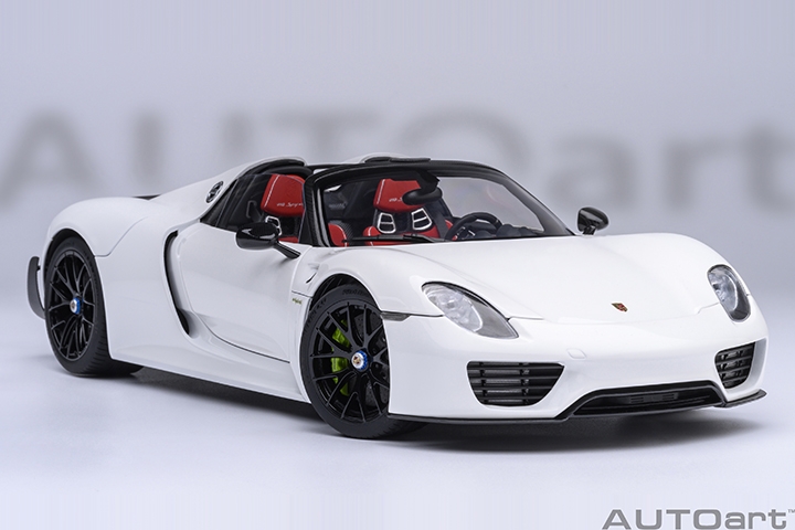 Porsche 918 Spyder Weissach Package (AUTOart) 1/18