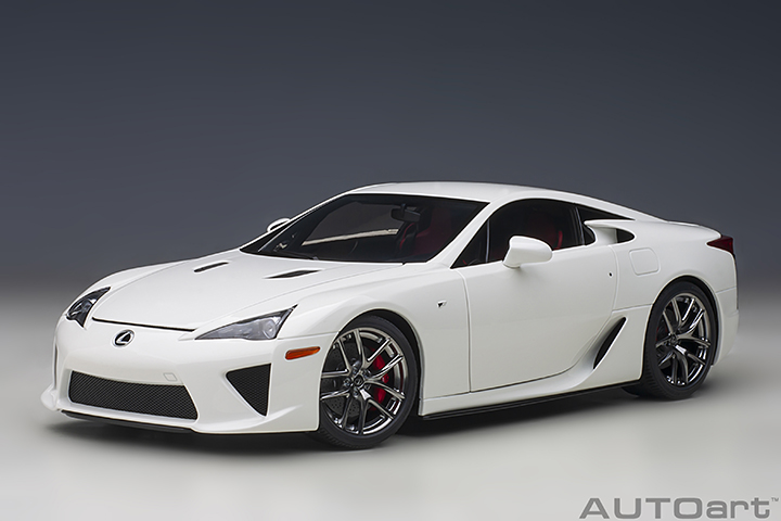 Lexus LFA - Whitest White (AUTOart) 1/18