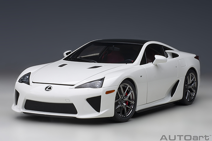Lexus LFA - Whitest White/carbon Black (AUTOart) 1/18