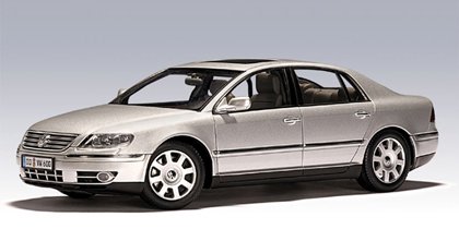 2002 Volkswagen Phaeton - Metallic Silver (AUTOart) 1/18