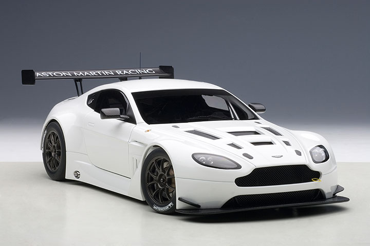 2013 Aston Martin Vantage V12 GT3 - White (AUTOart) 1/18