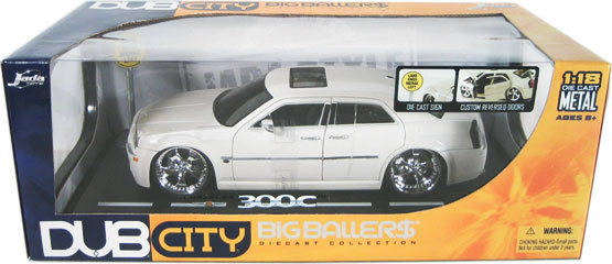 2005 Chrysler 300C - Pearl White (DUB City) 1/18